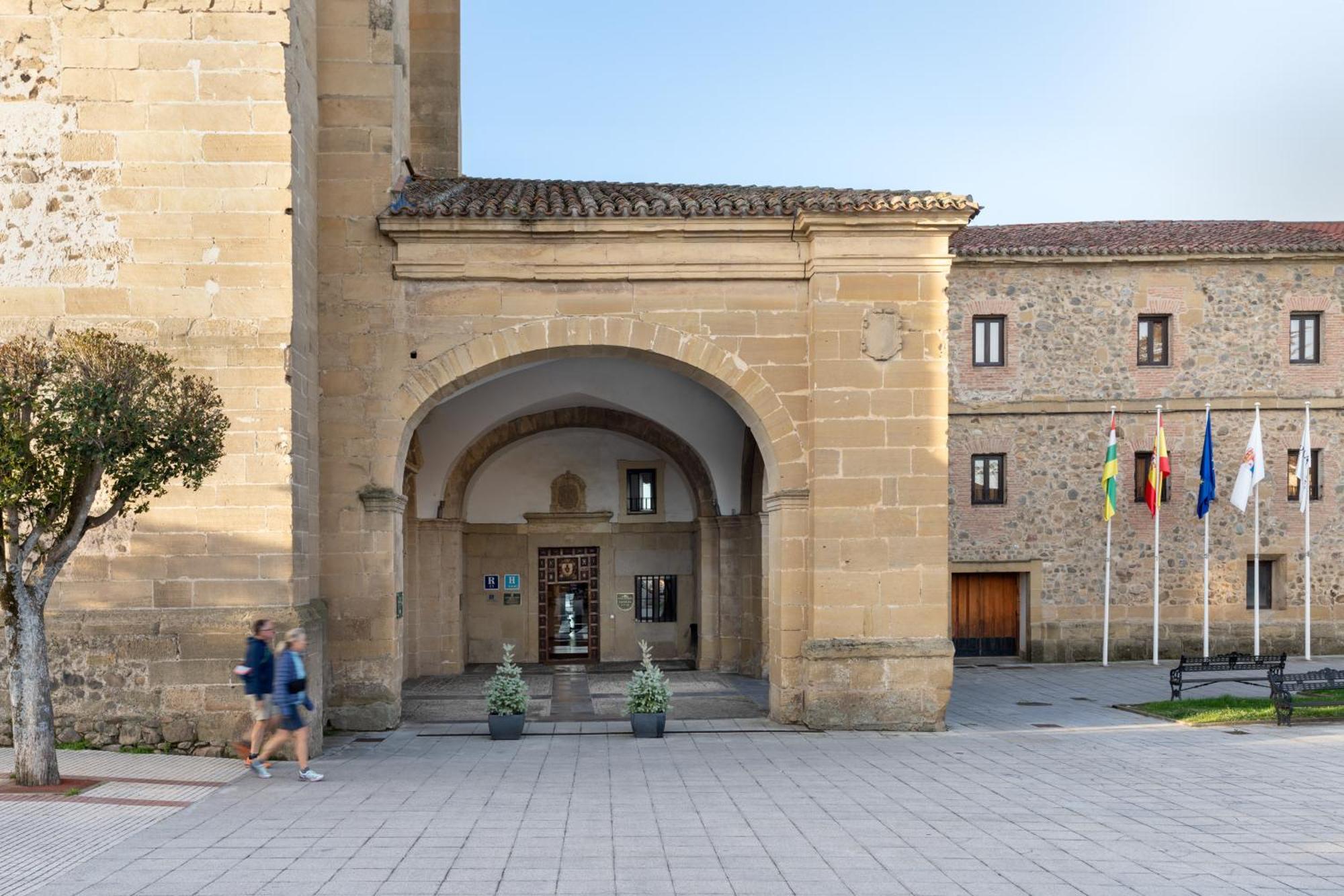 Parador de Sto. Domingo Bernardo de Fresneda Santo Domingo De La Calzada Exterior foto