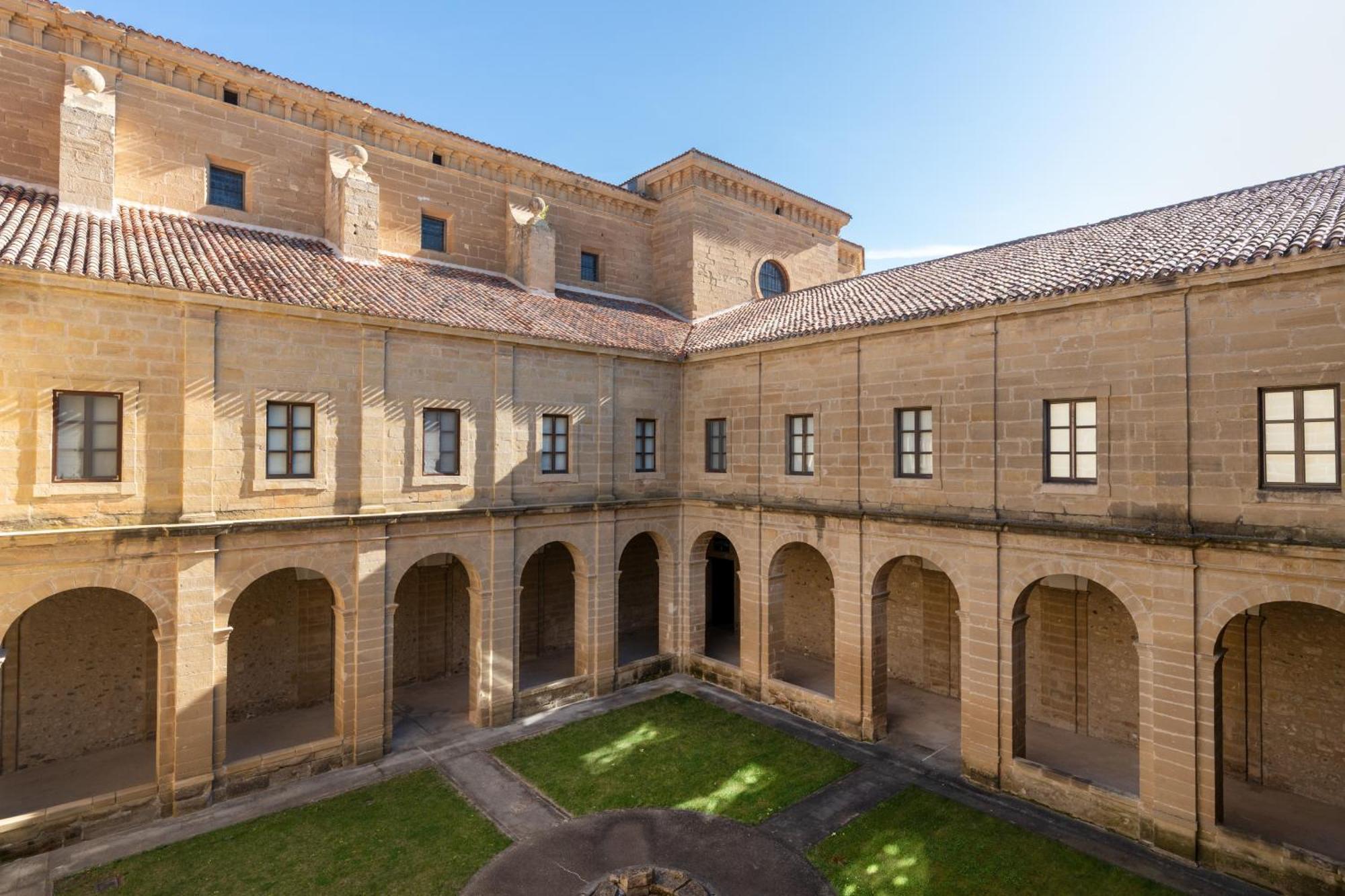 Parador de Sto. Domingo Bernardo de Fresneda Santo Domingo De La Calzada Exterior foto