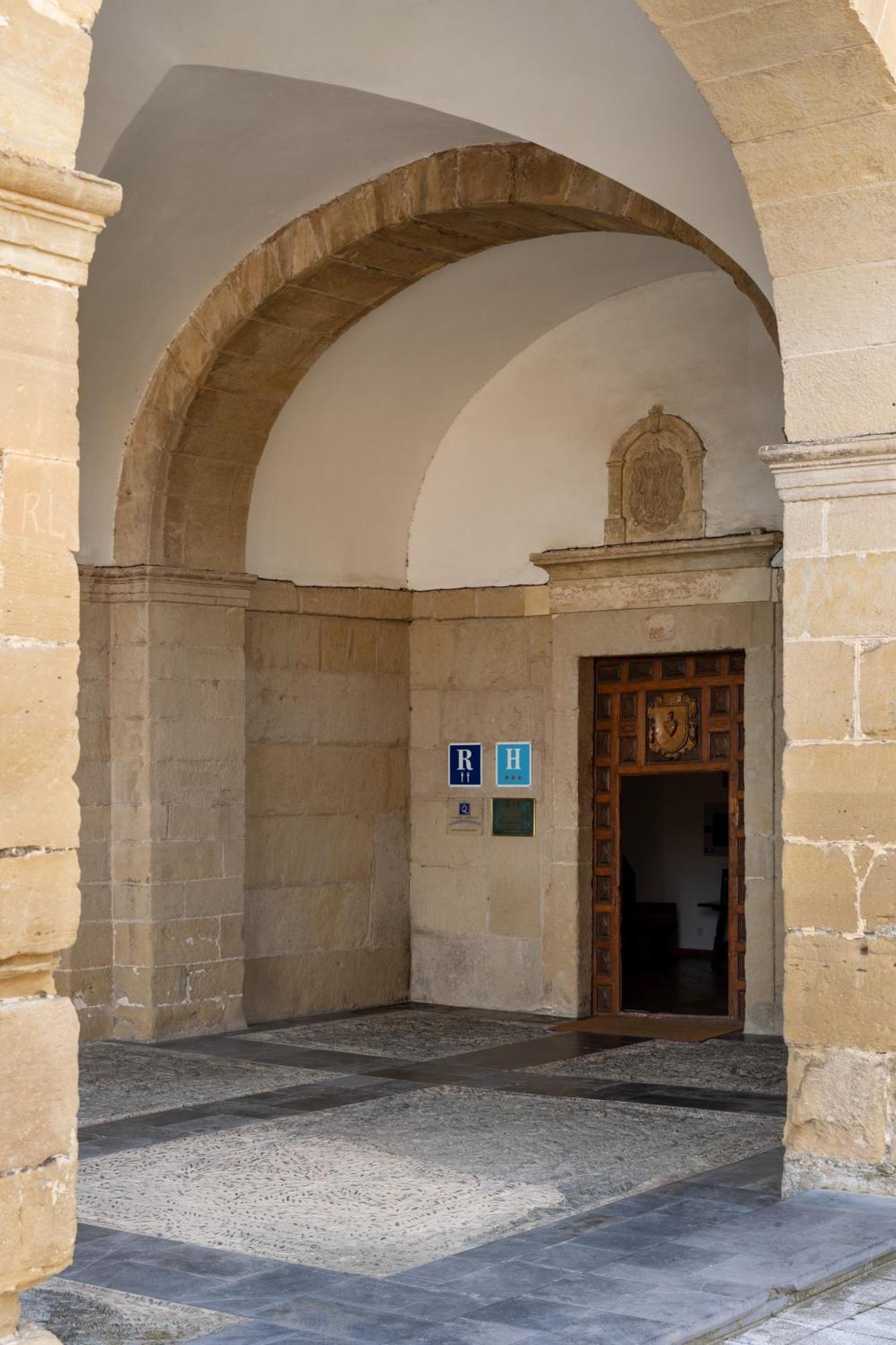 Parador de Sto. Domingo Bernardo de Fresneda Santo Domingo De La Calzada Exterior foto