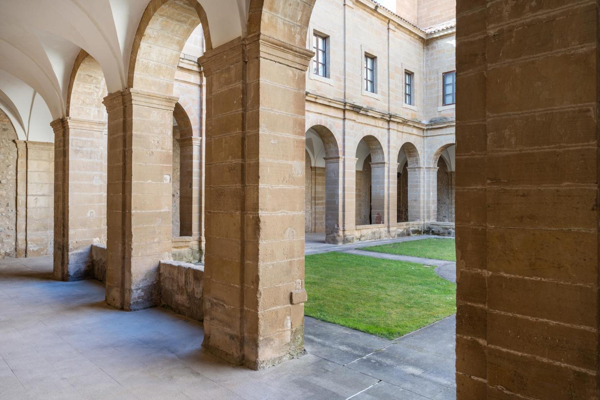 Parador de Sto. Domingo Bernardo de Fresneda Santo Domingo De La Calzada Exterior foto